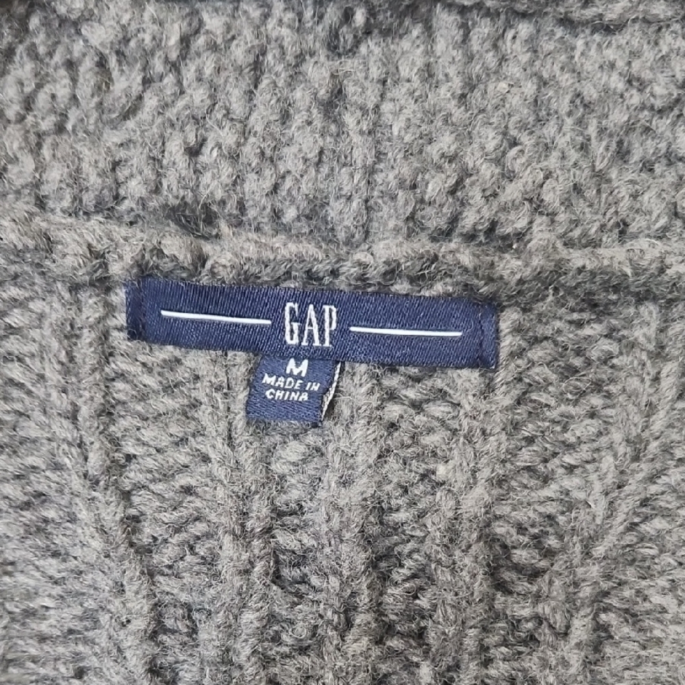 GAP Charcoal Cable Knit Cardigan - Picture 2 of 4